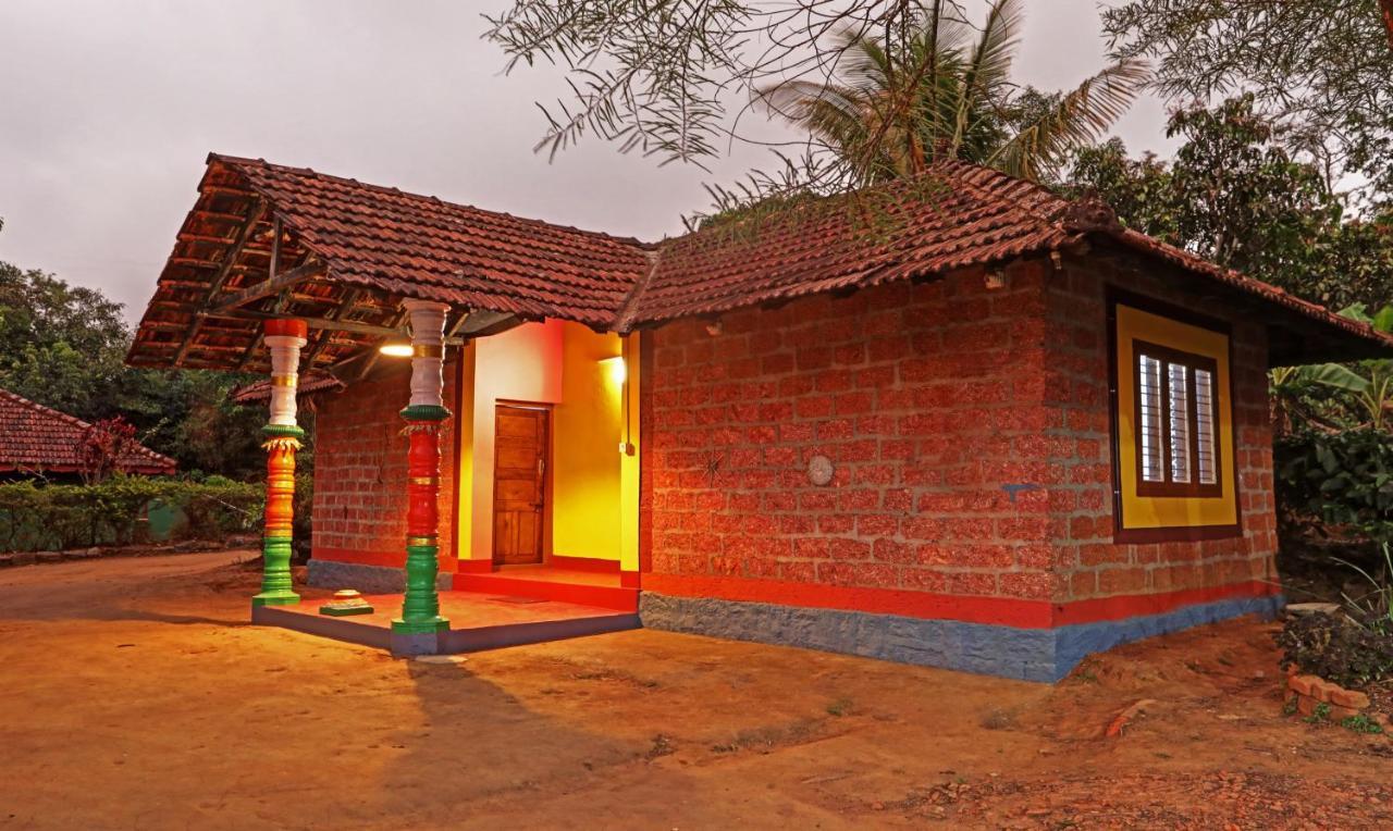 Hotel Allaranda Homestay Madikeri Exteriör bild