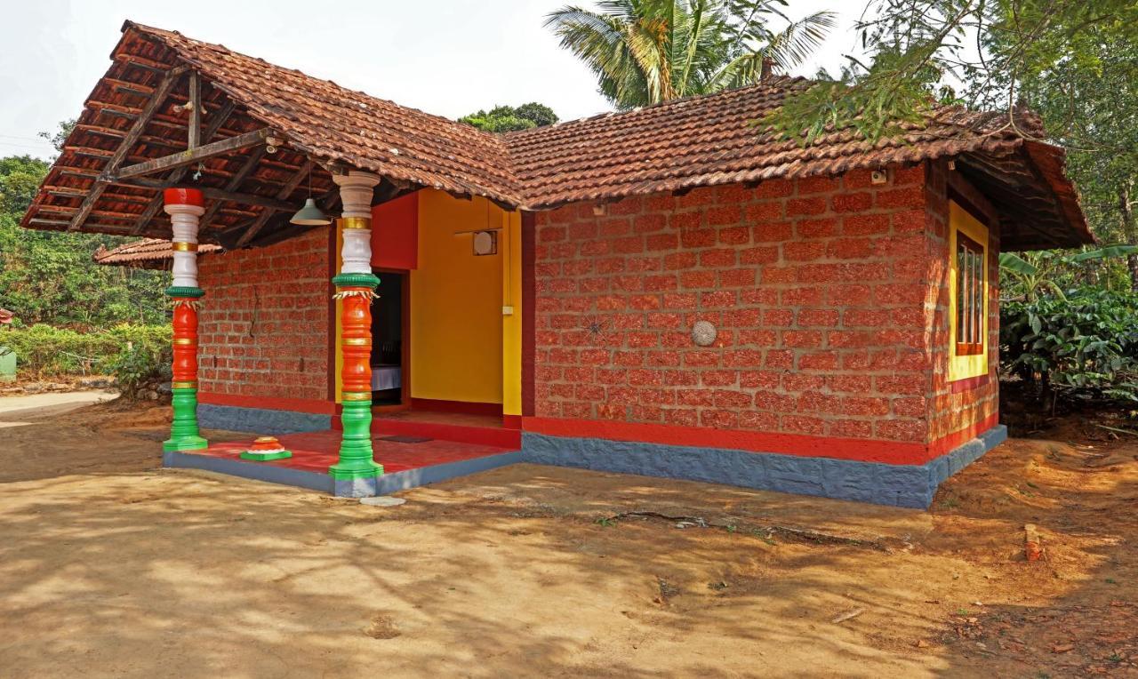 Hotel Allaranda Homestay Madikeri Exteriör bild